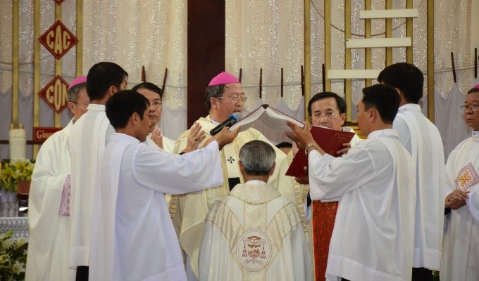Hình ảnh lễ Tấn phong Đức Giám mục Phêrô Huỳnh Văn Hai