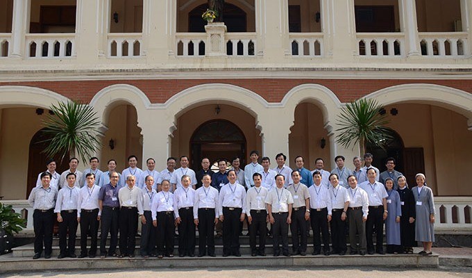 Người Công giáo với “truyền thông nhà đạo”