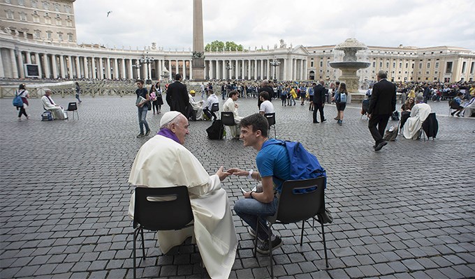 Đức Phanxicô giải tội cho giới trẻ