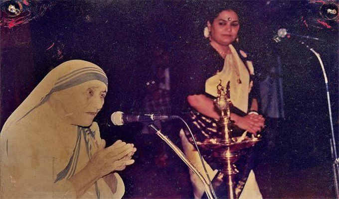 Nữ ca sĩ Ấn Độ duy nhất hát tại lễ phong thánh