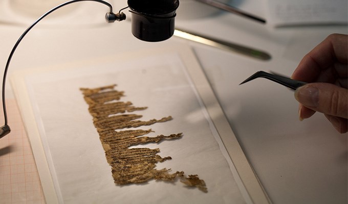 Giải mã bản thảo bí ẩn của “Các cuộn giấy Biển Chết”