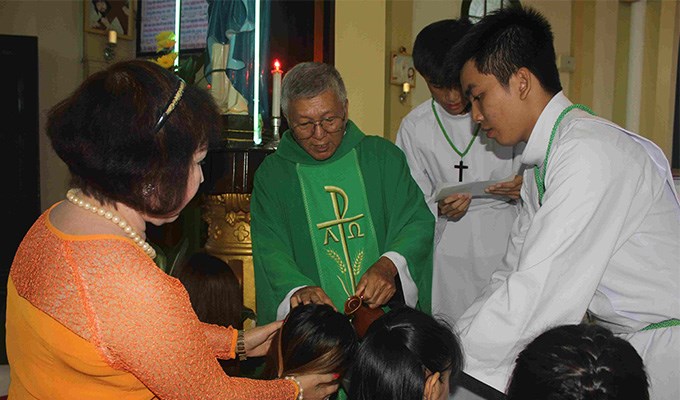 Cha mẹ thiêng liêng của người tân tòng