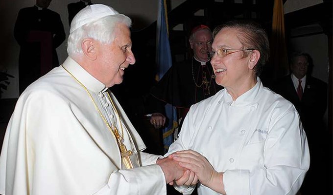 Nữ đầu bếp từng nấu đãi hai vị Giáo Hoàng