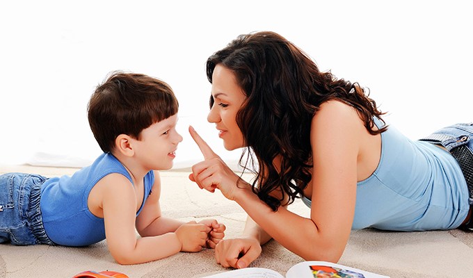 Bé “trù ẻo” mẹ