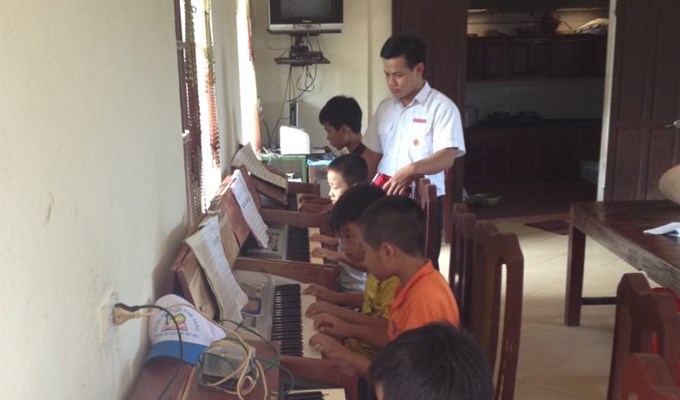 Học võ, học đàn...  ở Nhà Chúa