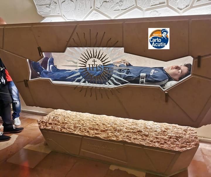 Mở cửa ngôi mộ của đấng đáng kính Carlo Acutis