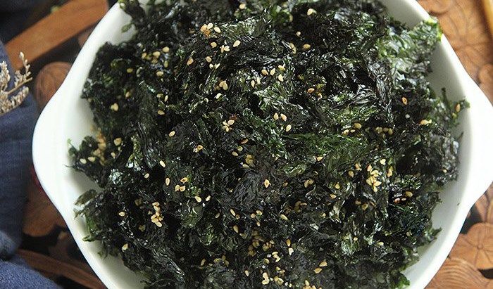 Ăn vặt ngày đông với rong biển khô rang muối mè