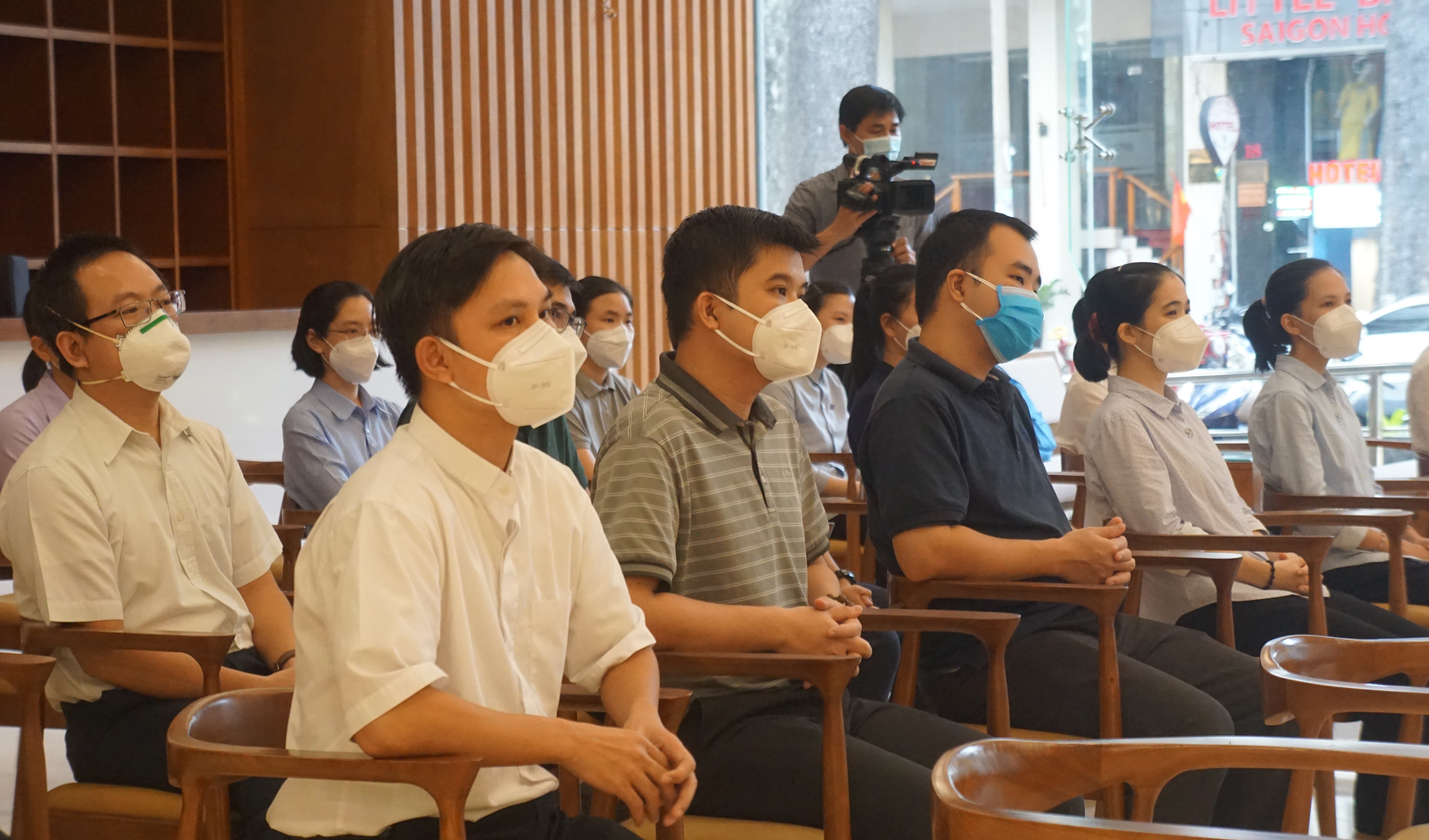 Vòng tròn yêu thương ở những bệnh viện điều trị Covid-19