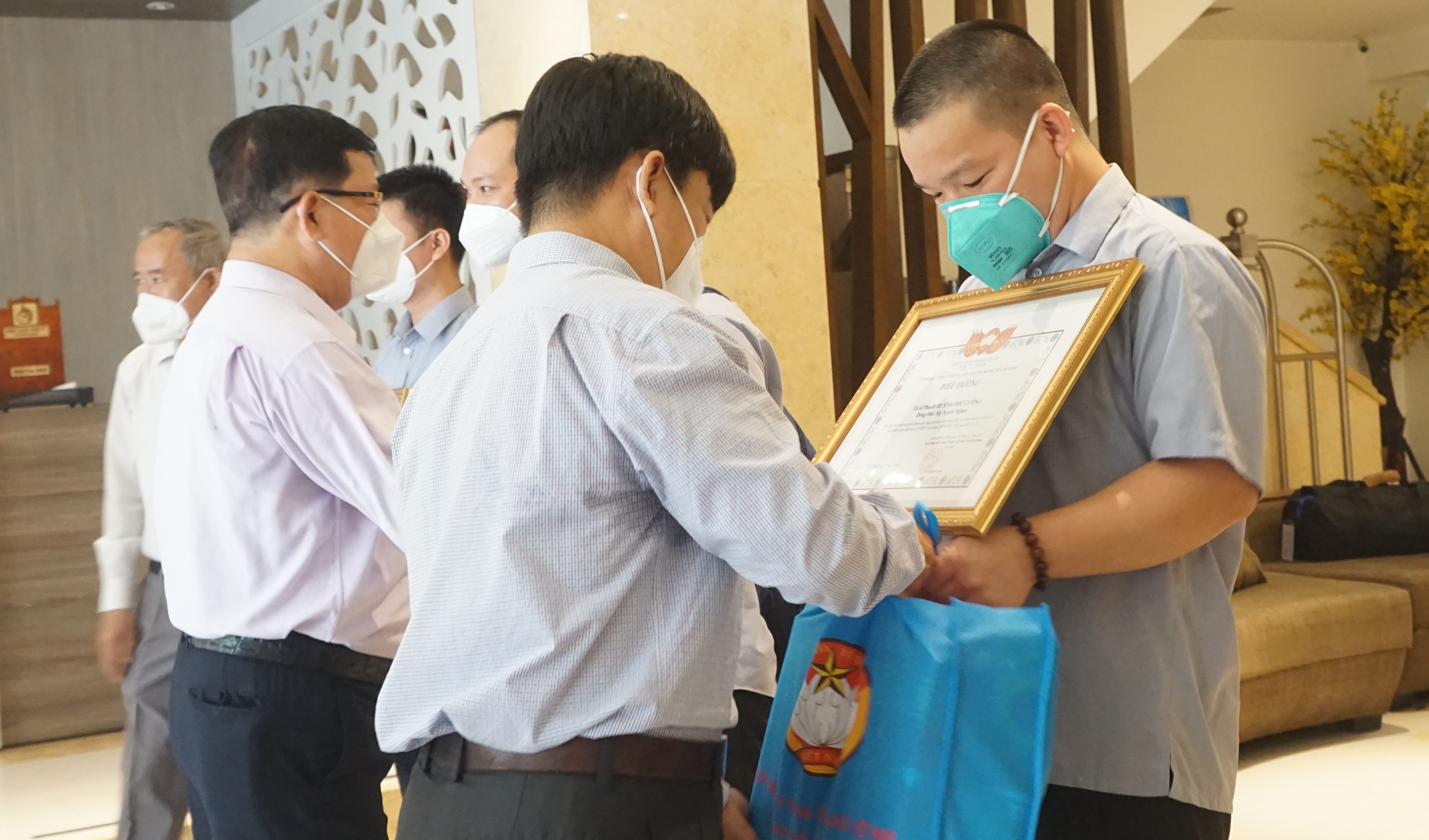 “Ðừng khước từ nhu cầu của tha nhân”