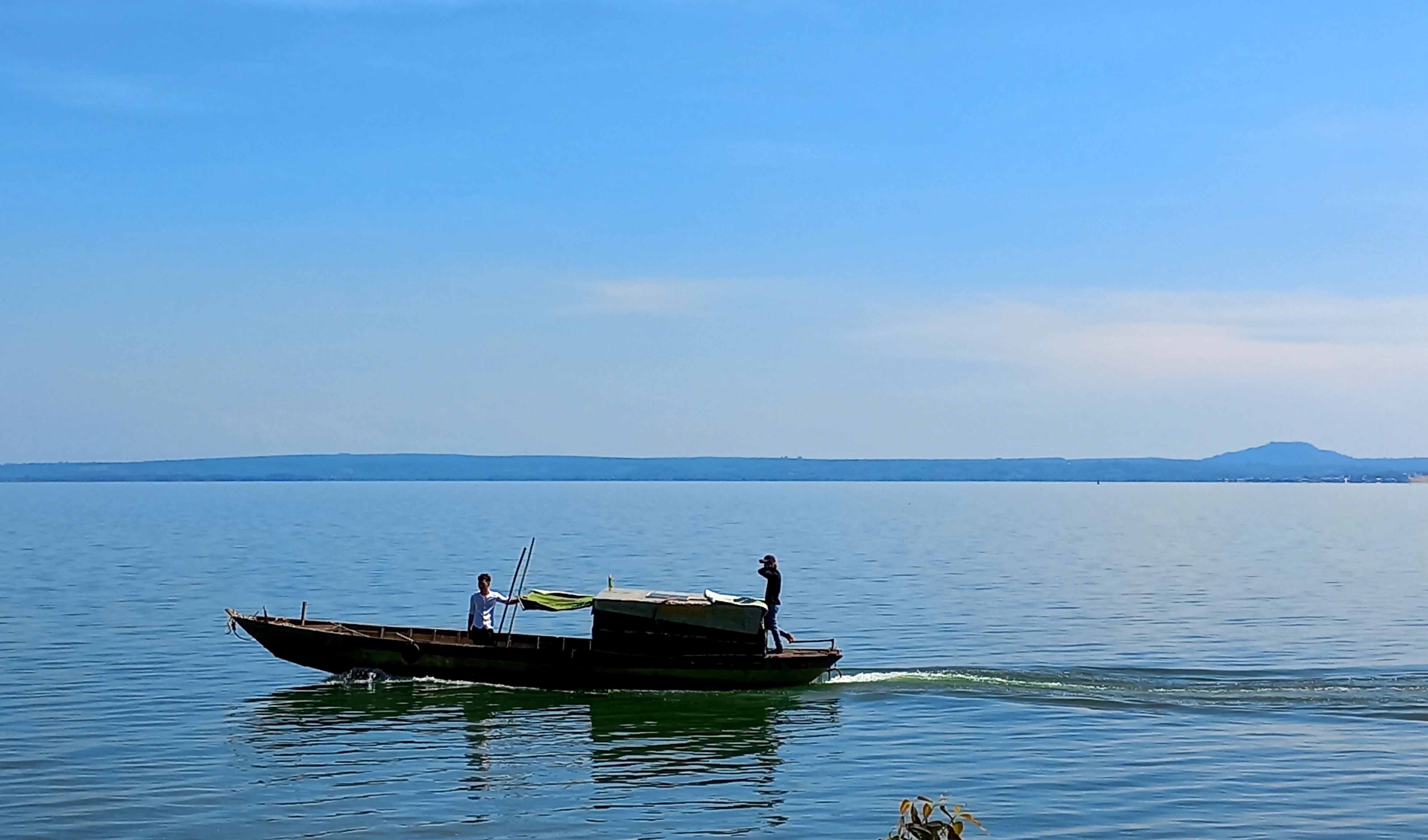 Thú săn cá Hoàng Ðế trên hồ Trị An