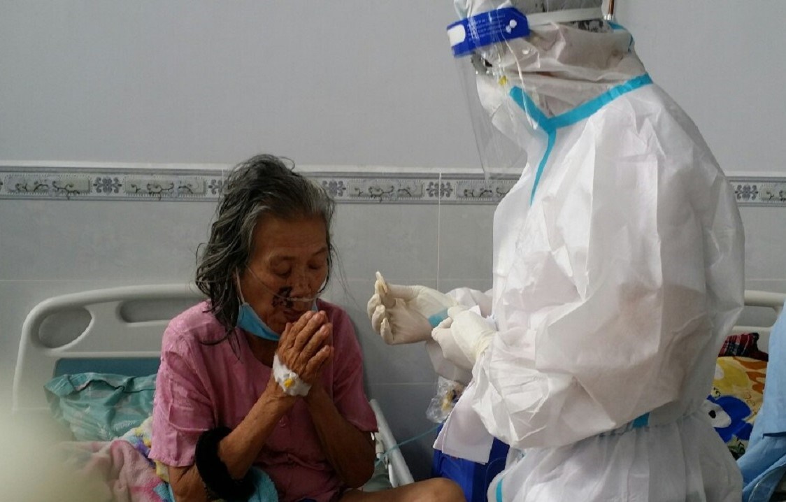 Nhật ký linh mục từ bệnh viện Covid-19: “Tưởng là cho đi nhưng thật ra lại nhận được nhiều”