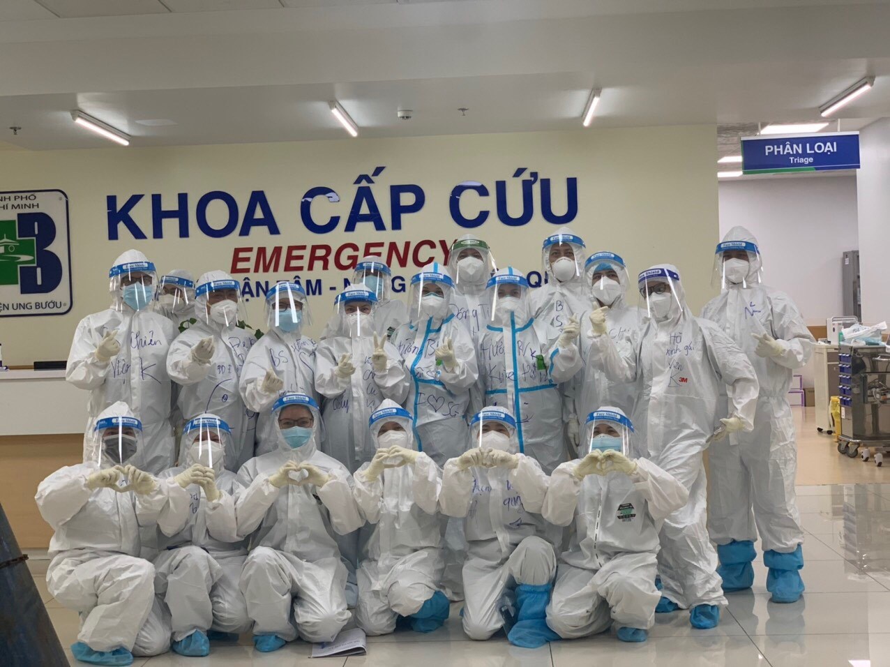 Tâm tình tu sĩ phục vụ bệnh nhân Covid-19: Gia đình mới