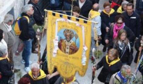 Canh thức cầu nguyện nơi mộ thánh Nicôla