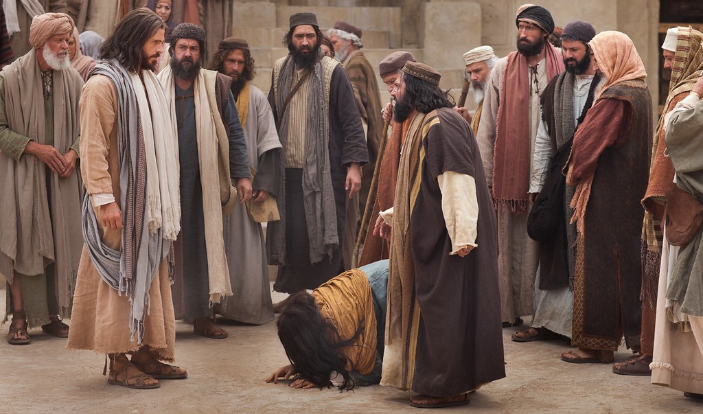 Xét xử người khác