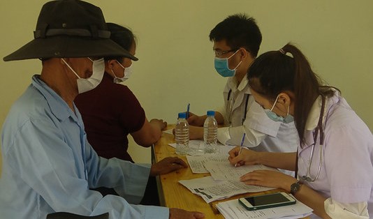 Khám bệnh tại Trại Gáo