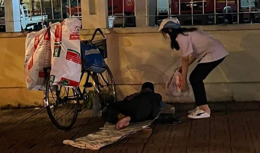Nghĩ về những phận người...