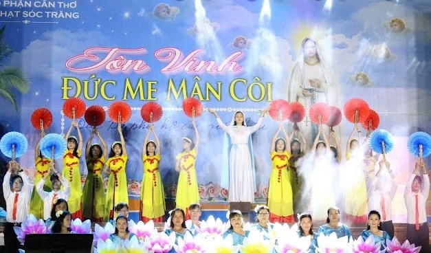 Mừng lễ Đức Mẹ Mân Côi