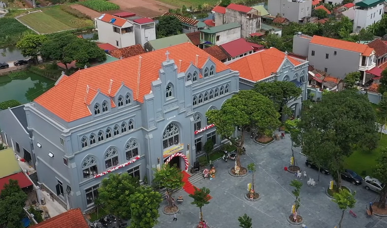 Nhà mục vụ và nhà đa năng của giáo xứ Hoàng Nguyên