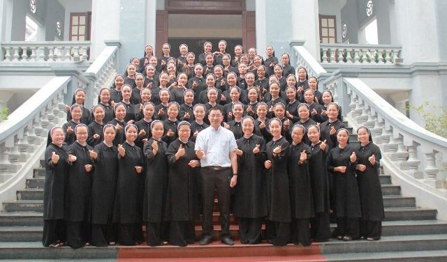 Học Viện Hội dòng Mến Thánh Giá Hưng Hóa mừng lễ Quan Thầy