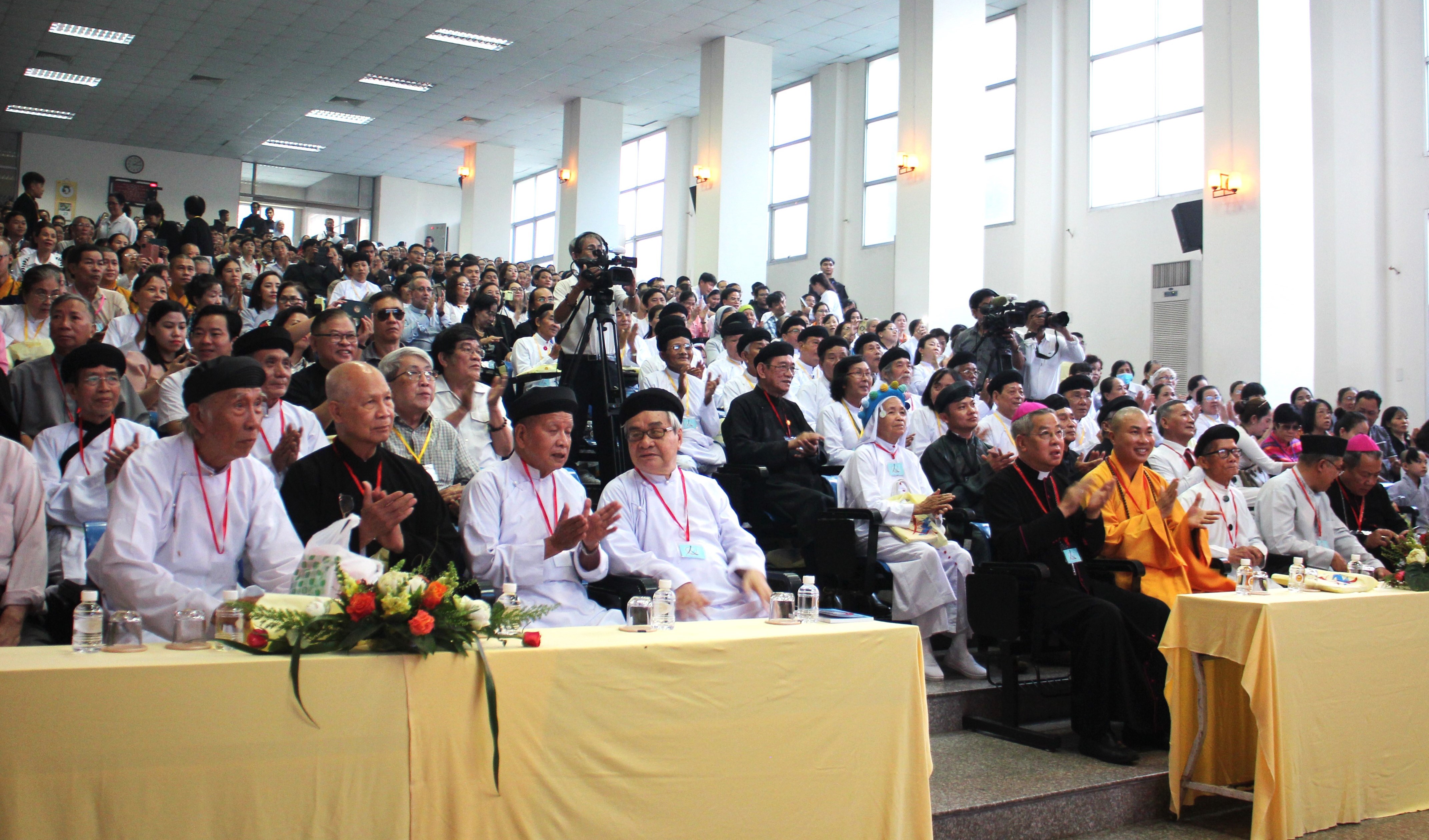 Khi các tôn giáo cùng hướng tới việc phát triển con người