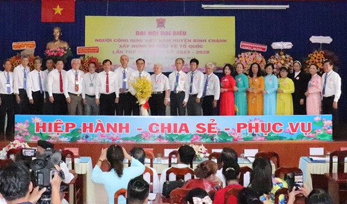Chung tay xây dựng địa phương và phục vụ tha nhân