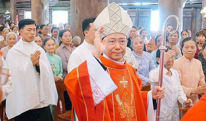 Thánh lễ khởi đầu sứ vụ của Ðức Giám mục Phêrô Kiều Công Tùng