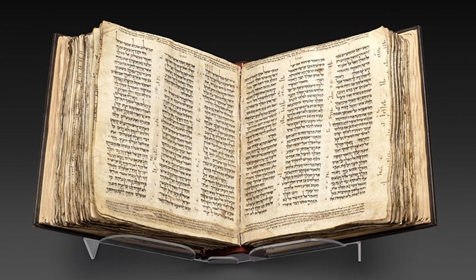 Giá kỷ lục cho quyển Kinh Thánh Hebrew cổ nhất