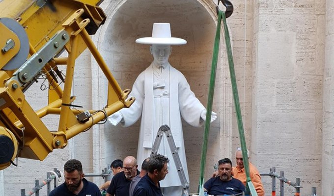 Tượng thánh Anrê Kim Taegon đặt ở Vatican