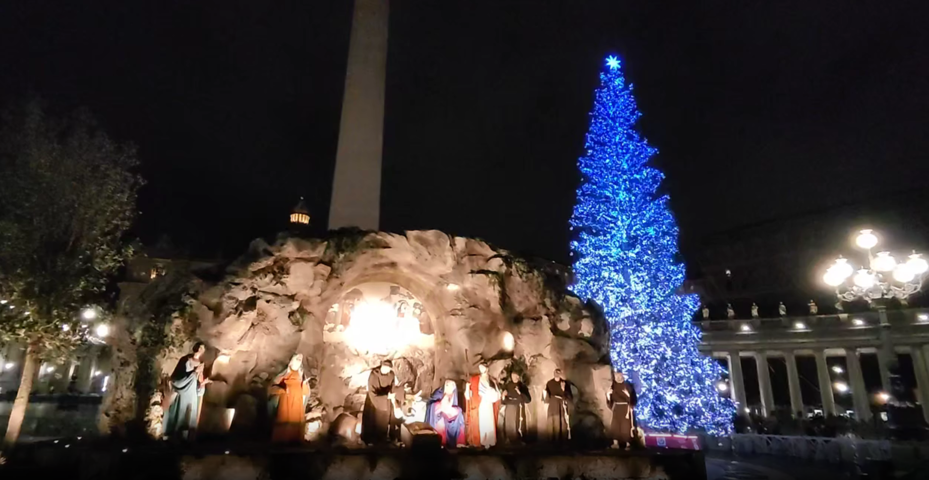 Lung linh hang đá và cây thông Giáng Sinh ở Vatican