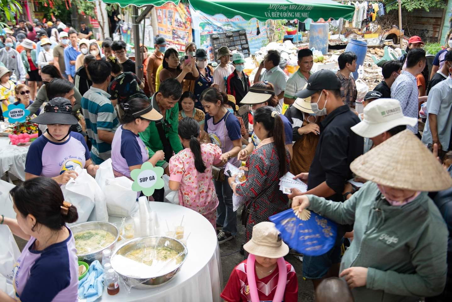 Chung vui ngày thiếu nhi