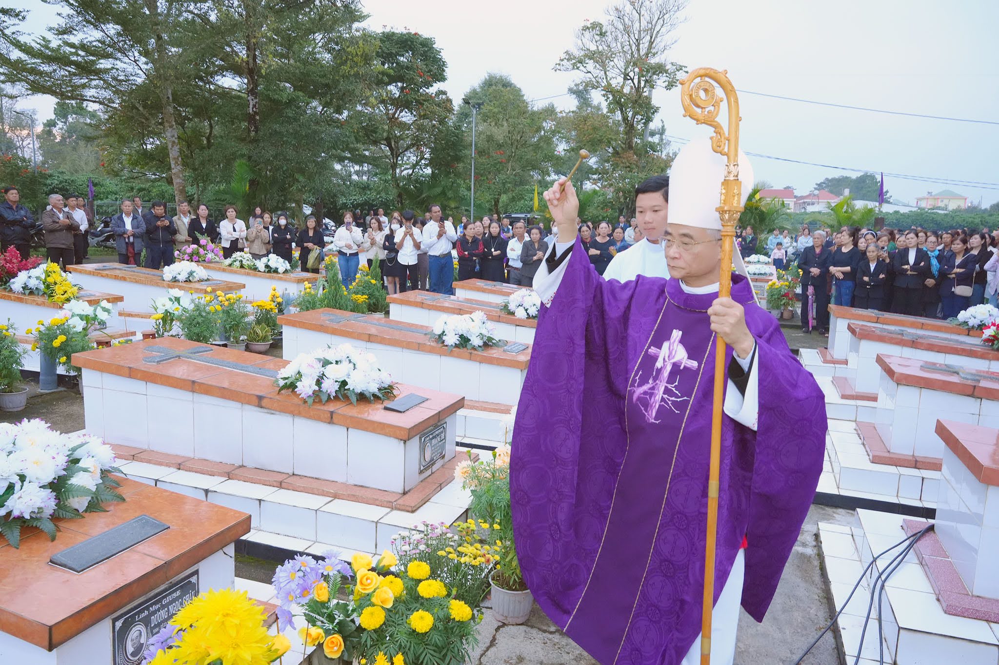 Giáo phận Đà Lạt  cầu nguyện cho các tín hữu qua đời