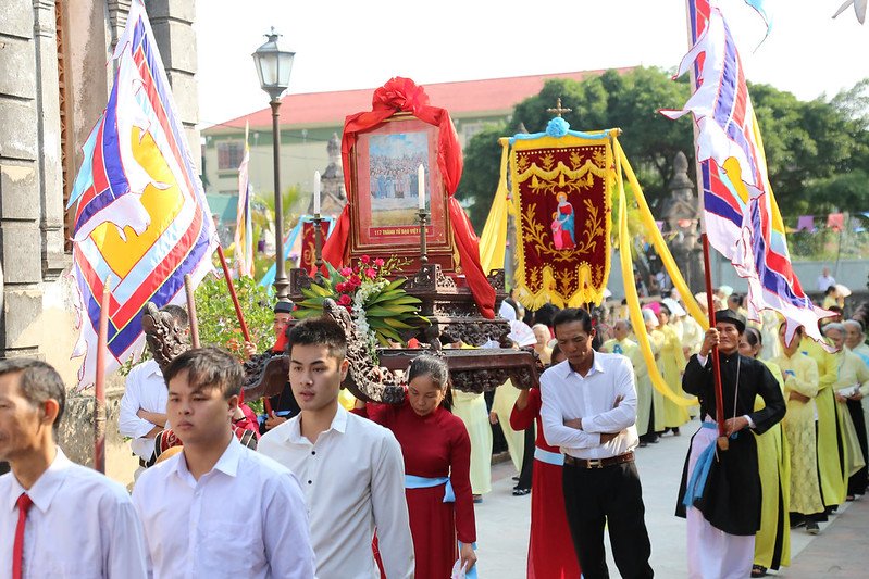 Cung nghinh tượng cha thánh Giuse Nguyễn Đình Nghi