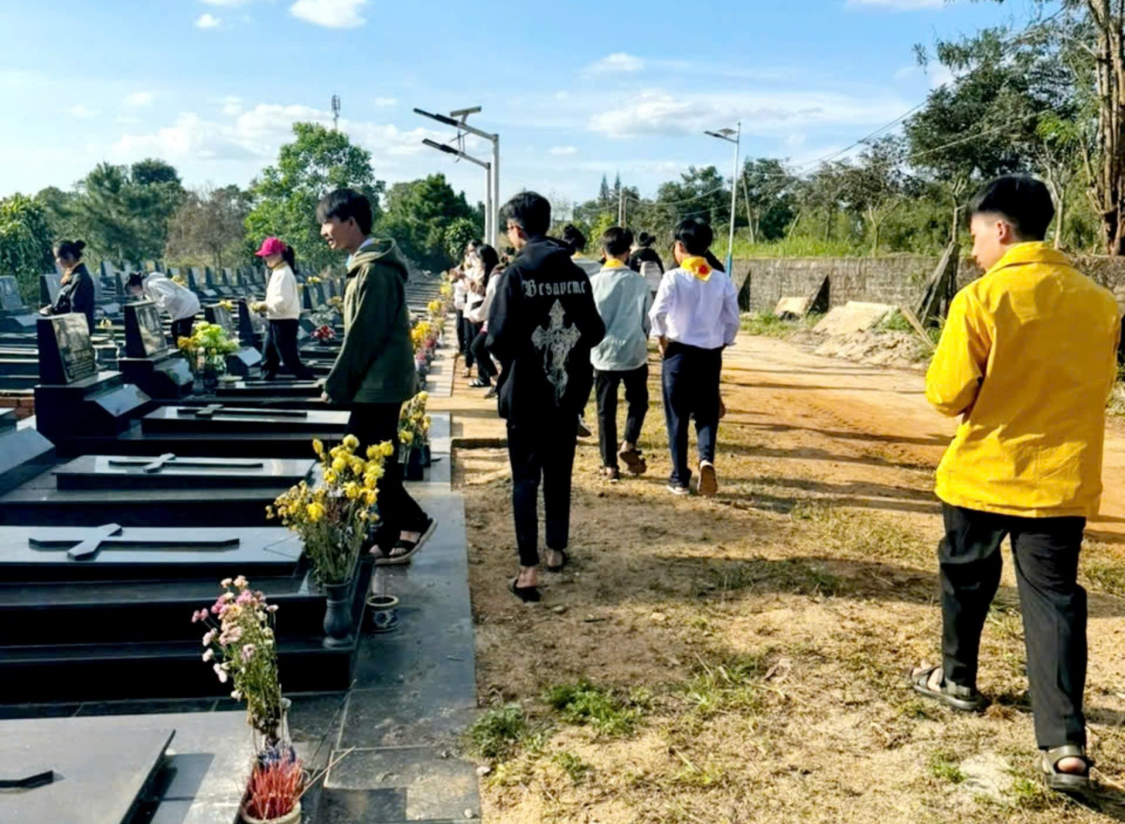 Thiếu nhi hướng về cội nguồn