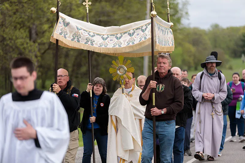 Giới trẻ Mỹ hành hương Thánh Thể 