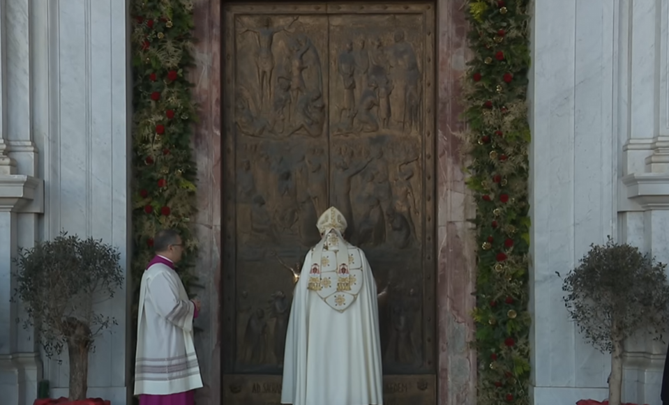 Cửa khép, nhưng vẫn mở