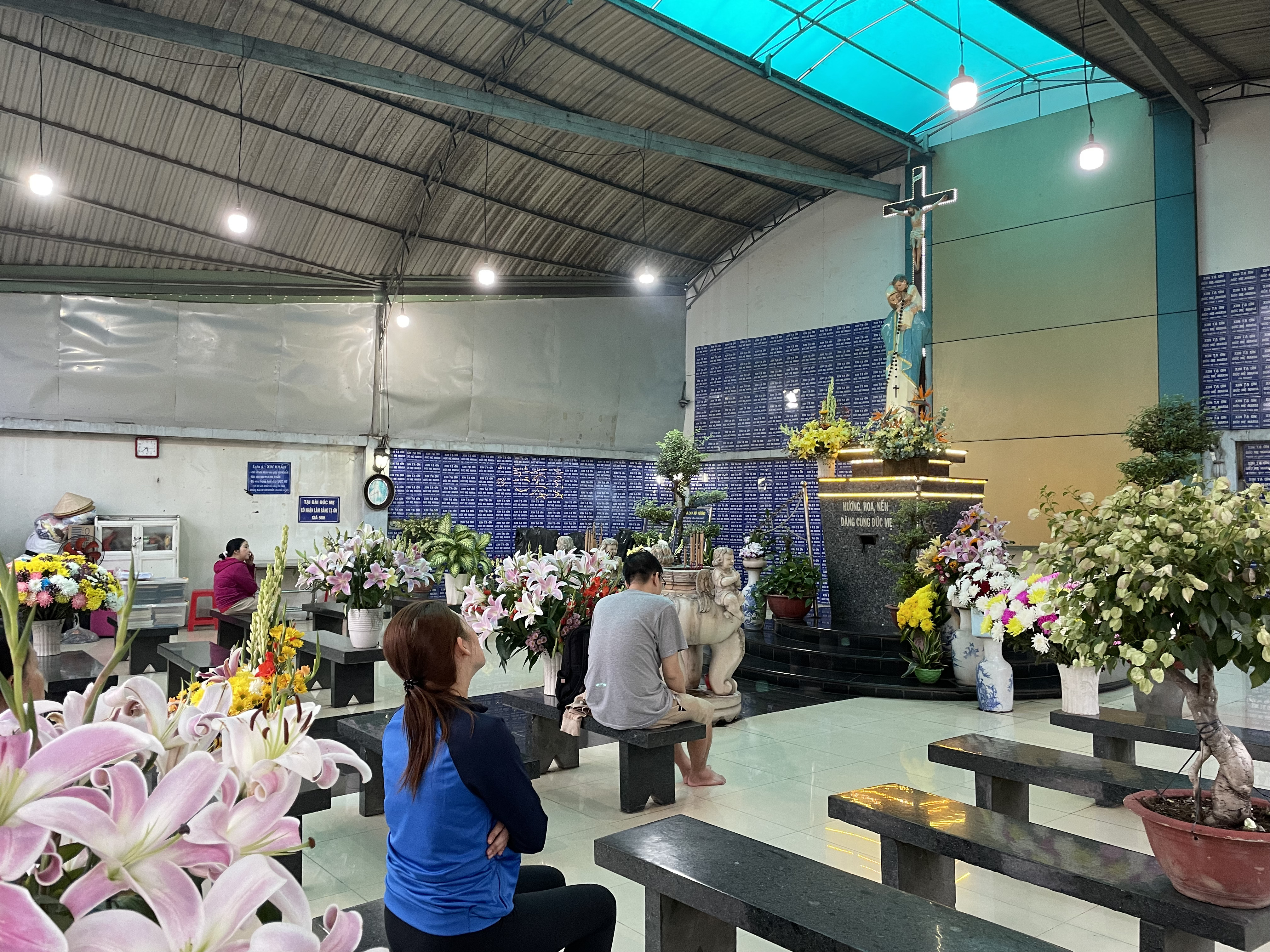 “Ðức Mẹ cô đơn”