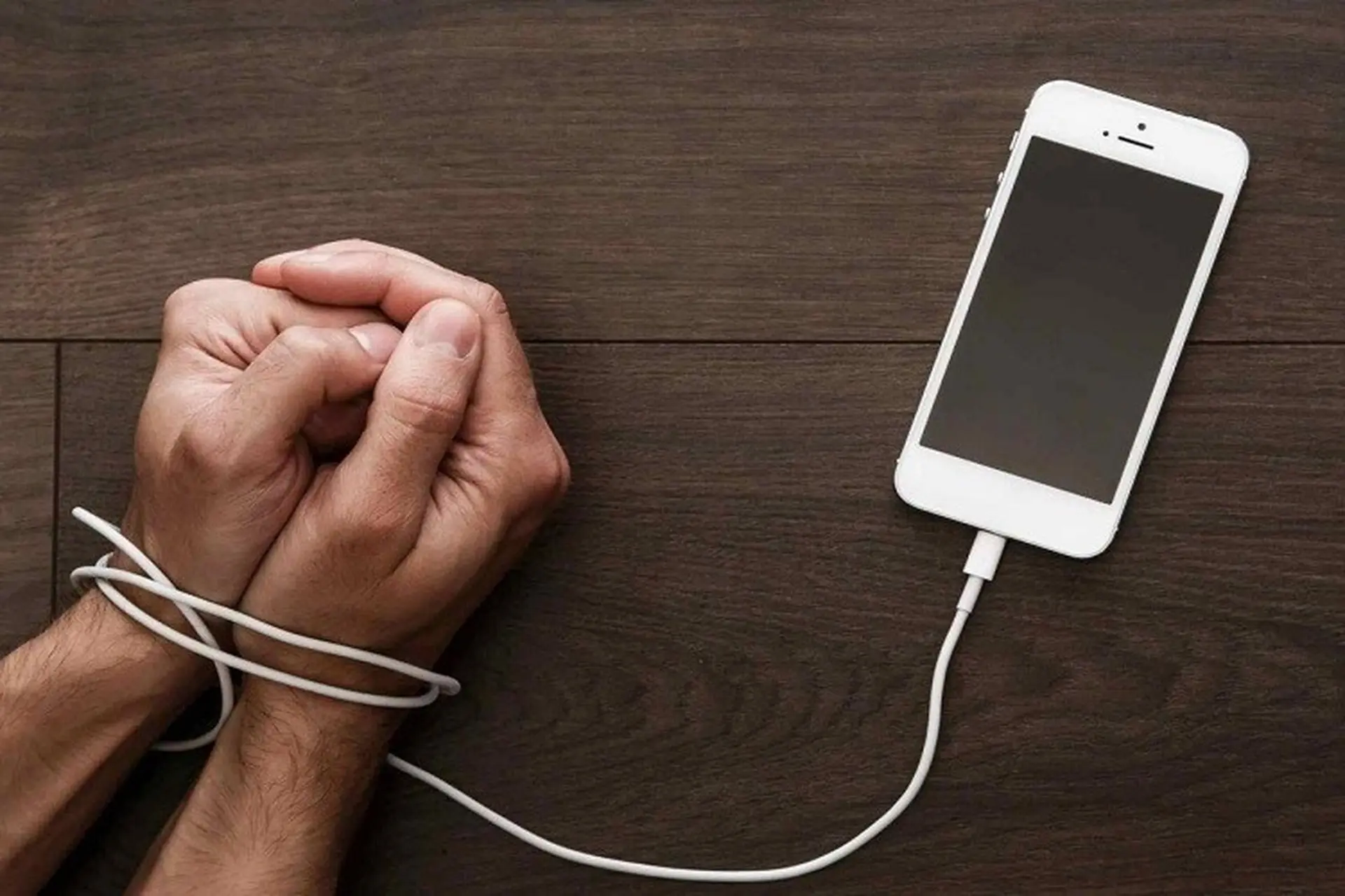 Người lớn và thử thách cai điện thoại, mạng xã hội