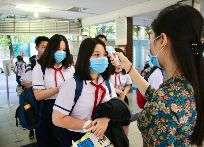 Có nên cho học sinh TP.HCM đi học lại từ sau 15.9 ?