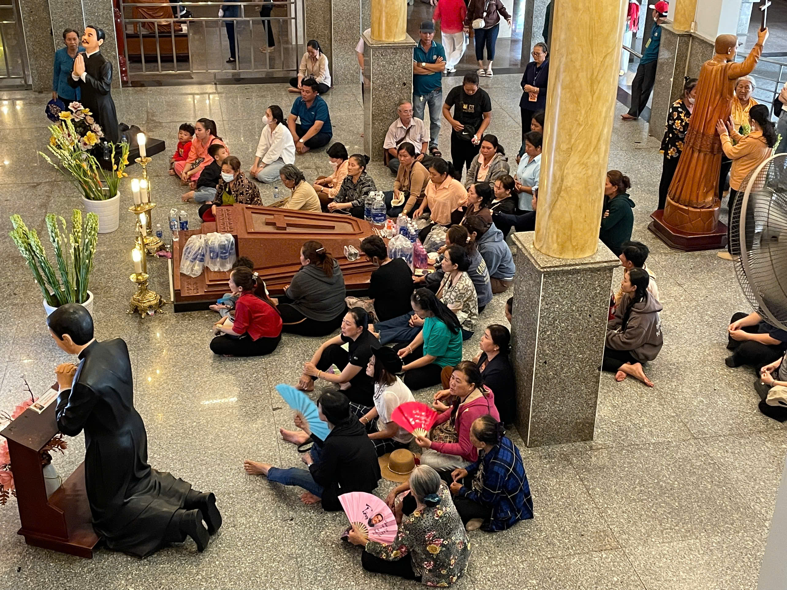 Hàng ngàn khách hành hương trở về Tắc Sậy