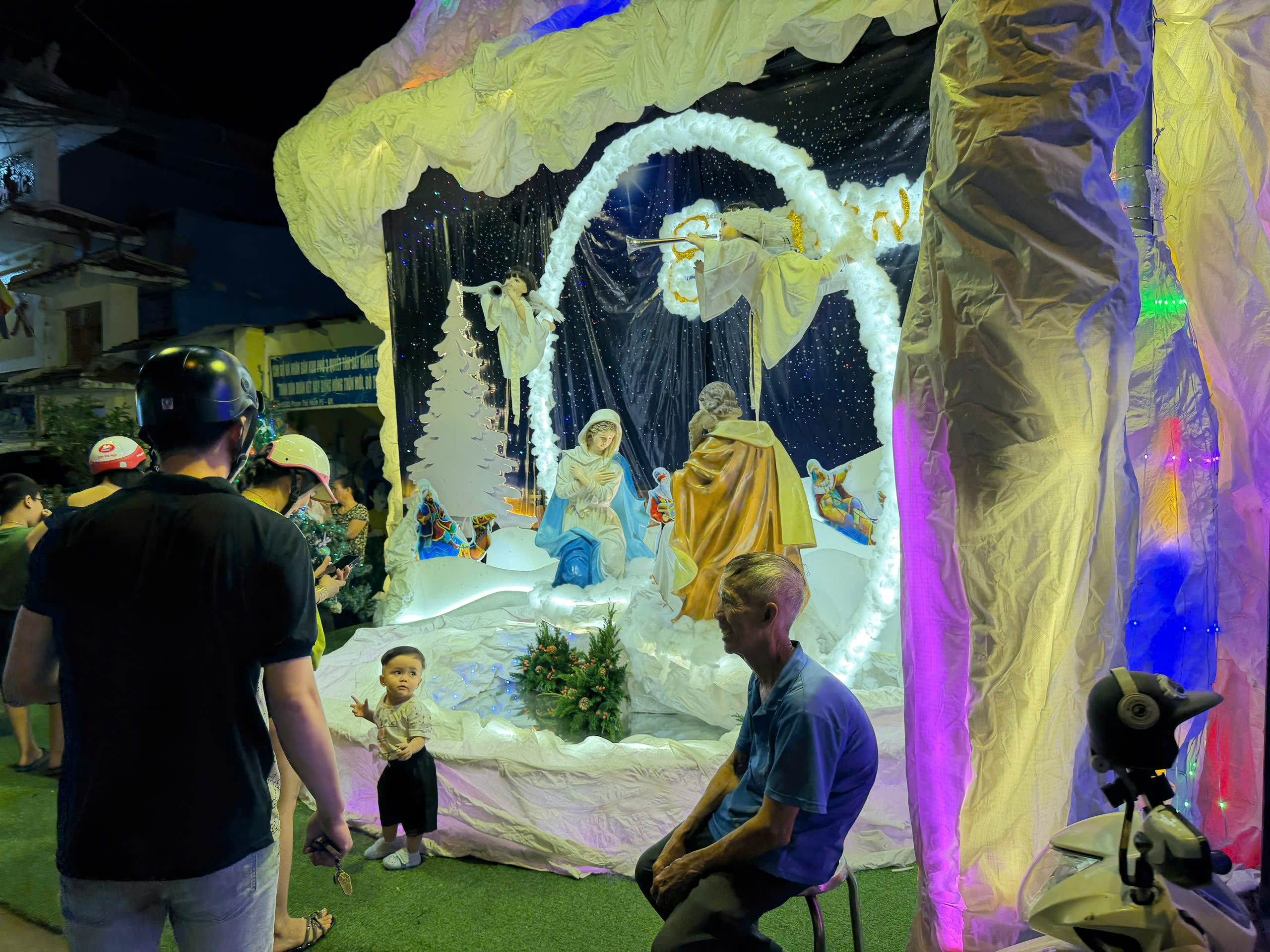 Xóm đạo Bình An rộn ràng ngày cận lễ