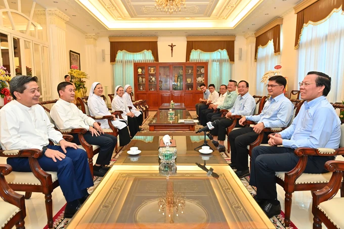 Chủ tịch UBND TPHCM Phan Văn Mãi chúc mừng Giáng Sinh giới Công giáo