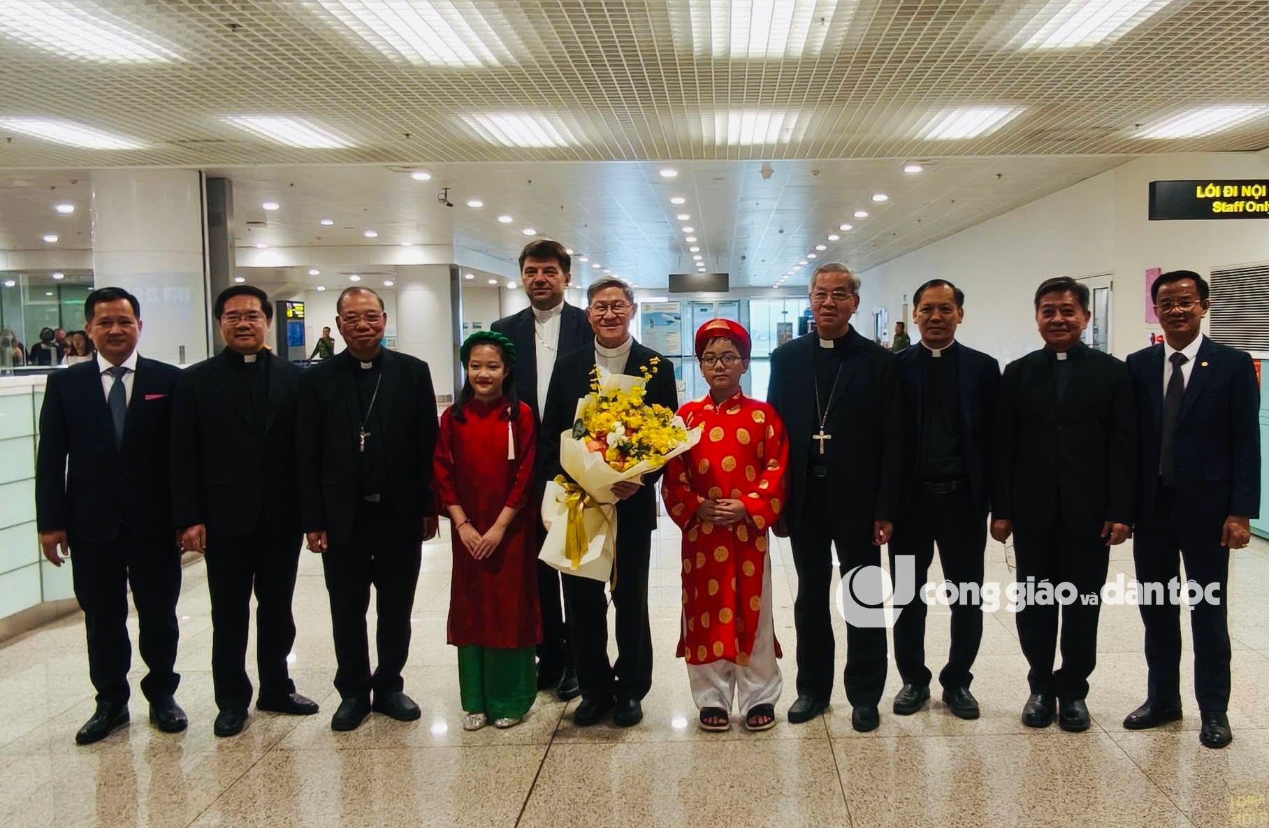 Đức Hồng y Luis Antonio G. Tagle đã đến Việt Nam