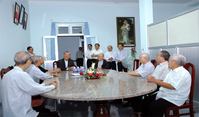 Bên trong những cánh cửa nhà hưu