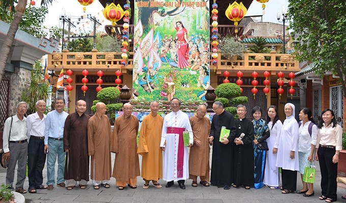 Phái đoàn Công giáo TGP.TPHCM chúc mừng lễ Phật đản