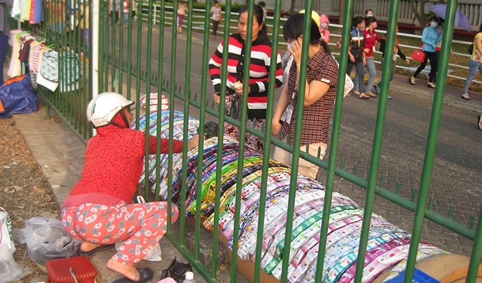 Chợ “chia cách”