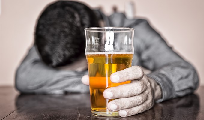 Tệ nạn nhậu nhẹt đang tàn phá người Việt Nam