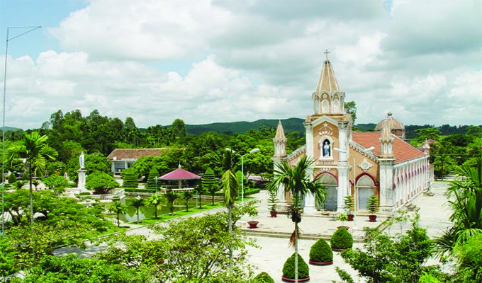 Khoảng xanh trong khuôn viên nhà thờ