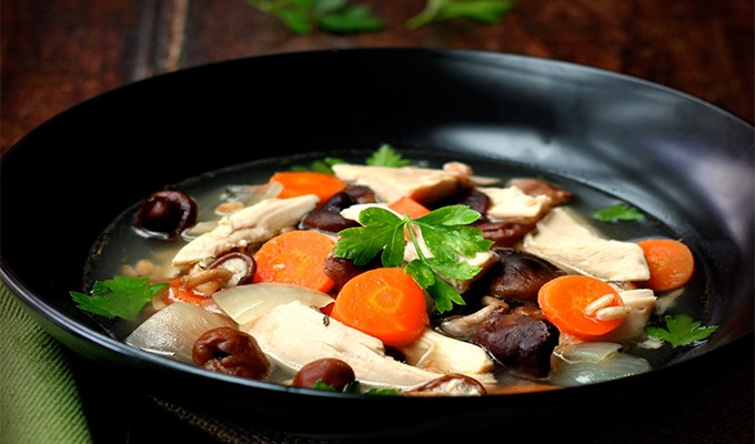 Nhẹ bụng với canh gà nấm hương