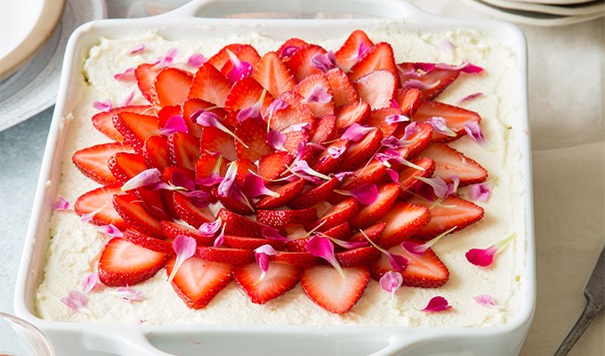 Tiramisu dâu,  món bánh dậy hương