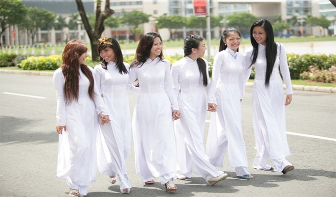 Con đường dẫn tới trường...